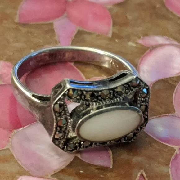 GORGEOUS Antique/Vintage 1950's Sterling Silver Ring with Real Diamonds - Picture 5 of 16